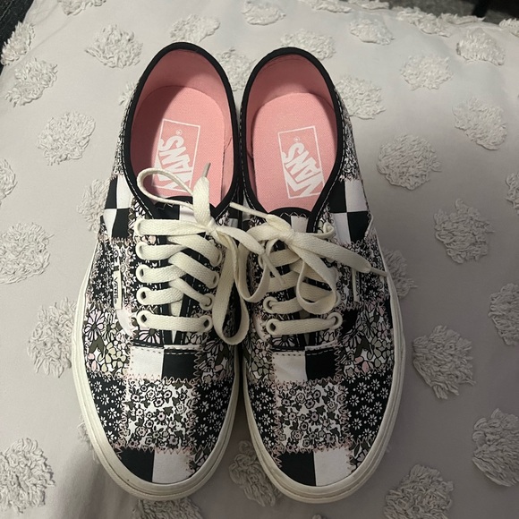 Vans patchwork floral multi marshmallow sneakers size 8.5 - Picture 2 of 6